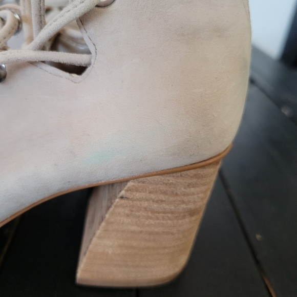 Vince Camuto NWOT Nahara Women's 6 Beige Suede Lace Up Booties Ankle Peep Toe - Picture 6 of 10